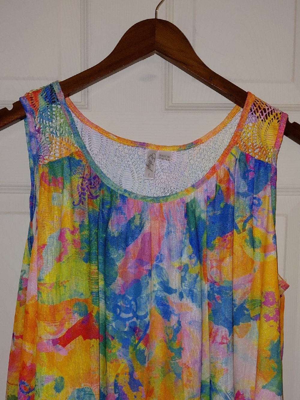 EUC Ethyl Tank, Large, Vibrant Water Colors, Lined, Lightweight, Impressionist